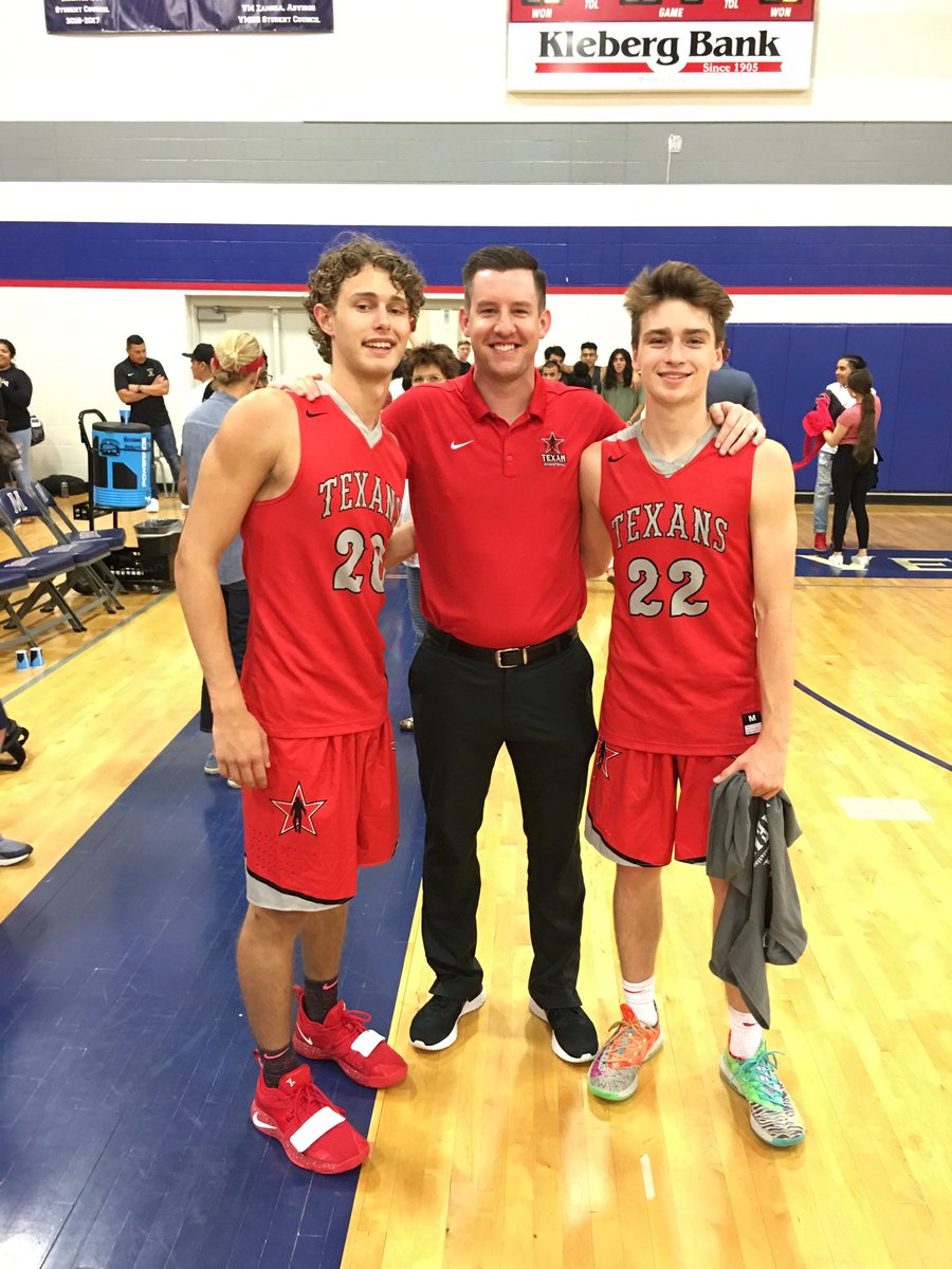 CoachBourg's tweet photo. Happiest of Birthday’s to a former student-athlete that I was fortunate to coach and learn from: @Robbie_hilly!! I hope your special day was the best one yet with many more to come! 🎂 🥳  Love ya man! ❤️ https://t.co/eeUkS1bCan