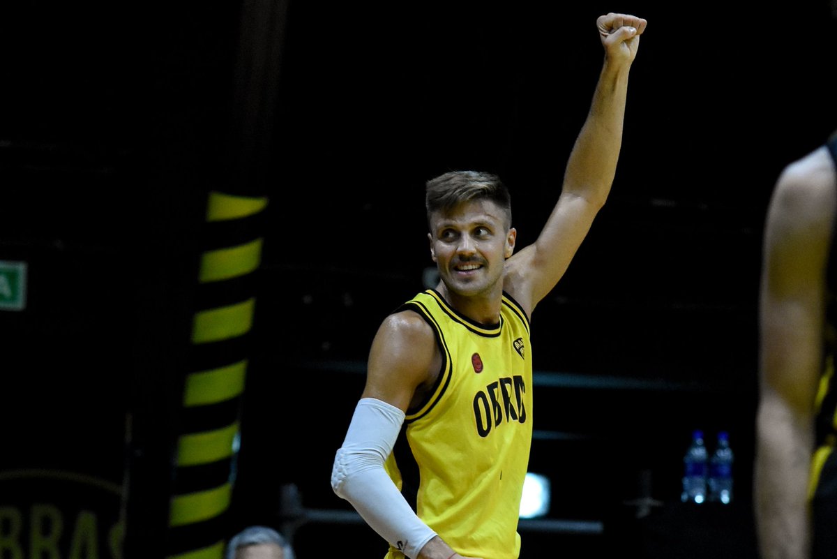 🏀 En el encuentro frente a Comunicaciones, <a href="/Alezurbriggen/">Ale Zurbriggen</a> jugó su partido 1⃣0⃣0⃣ con la camiseta de <a href="/ObrasBasket/">Obras Basket</a> en la <a href="/LigaNacional/">La Liga</a>. Lleva 187 en la categoría.

📸 #LigaNacional.