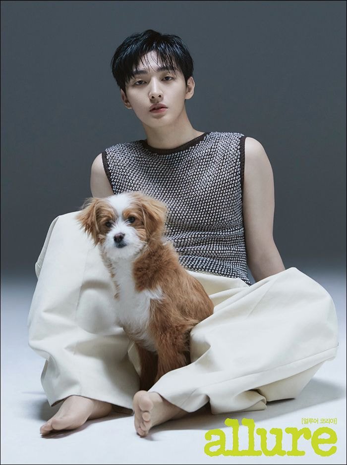 jisung_note's tweet image. * 210315 윤지성 떡밥 정리

⑴ 4월 앨범 발매 관련 기사
⑵ 유튜브 커뮤니티 사진 1 - V룽V룽 6시 공개
⑶ 공식 인스타스토리 - V룽V룽 #3 카운트 다운
⑷ 매거진 &amp;lt;얼루어&amp;gt; 4월호 예판 시작 사진 2 (인터뷰
 - 주요 인터넷 서점 예약 판매 시작
⑸ 룽스타스토리 영상 - 베로로로 폴짝