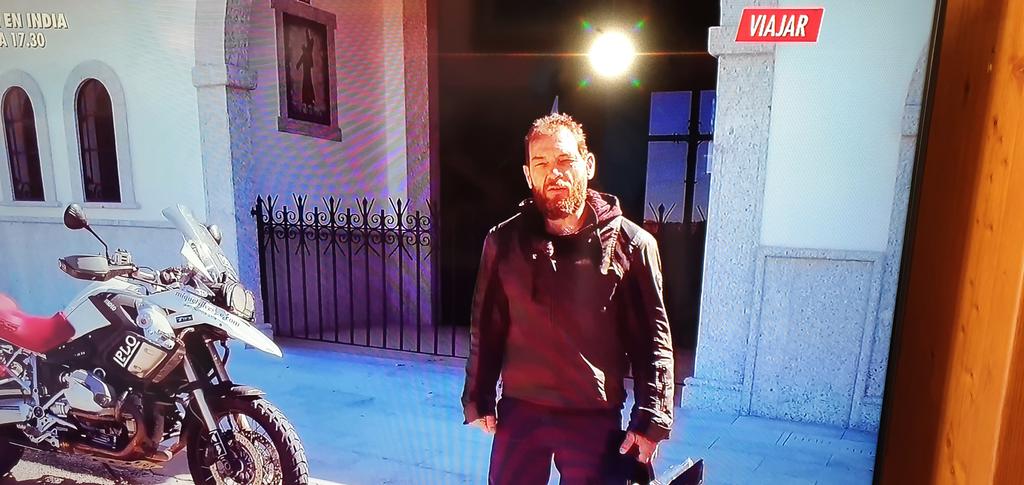 HinojoAlcaide's tweet photo. @miquelsilvestre viajando por nuestra España en canal VIAJAR.
#ESPAÑA
#SilverRider https://t.co/AI3nHAf5lv
