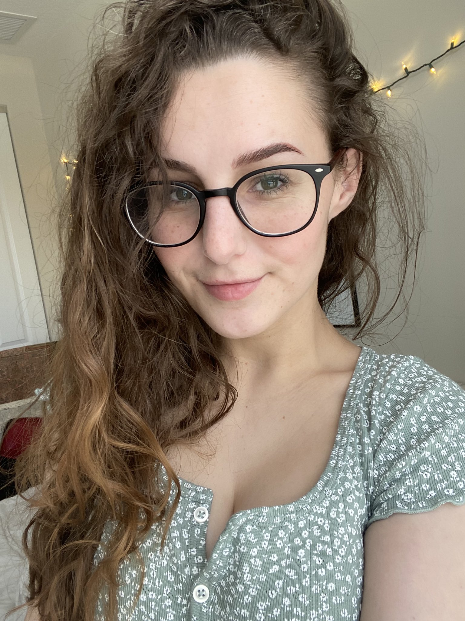 TW Pornstars - 2 pic. Mia 💕. Twitter. 😚😚. 4:47 PM - 15 Mar 2021