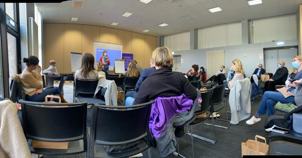 Céline et <a href="/DEMOUYEtienne/">Etienne DEMOUY</a> étaient présents ce midi à <a href="/PdelaCom/">Place de la Com</a> pour une nouvelle Place des Agences afin d’échanger autour de la satisfaction et de l’expérience client pour les agences de communication.

Merci Krystel Robert et Catherine Belmont.