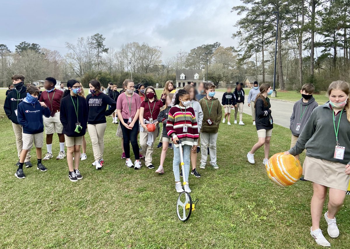 ScienceTeach83's tweet photo. When students are in the driver’s seat of their learning, they become the curriculum!
#SolarWalk #CentralScience https://t.co/e1TehJvnyP