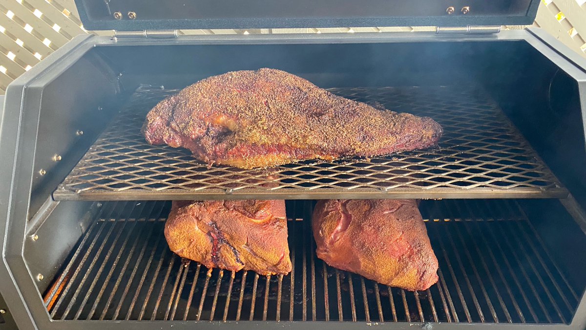 atbbq's tweet image. The winner of our Ultimate Holiday Giveaway is breaking in his Yoder Smokers YS640s! Matt says &quot;I did the burn in and a couple of tenderloins on it before my first long cook yesterday. A brisket and two butts. Turned out DELICIOUS!&quot;

What did you cook this weekend? 

#teamyoder