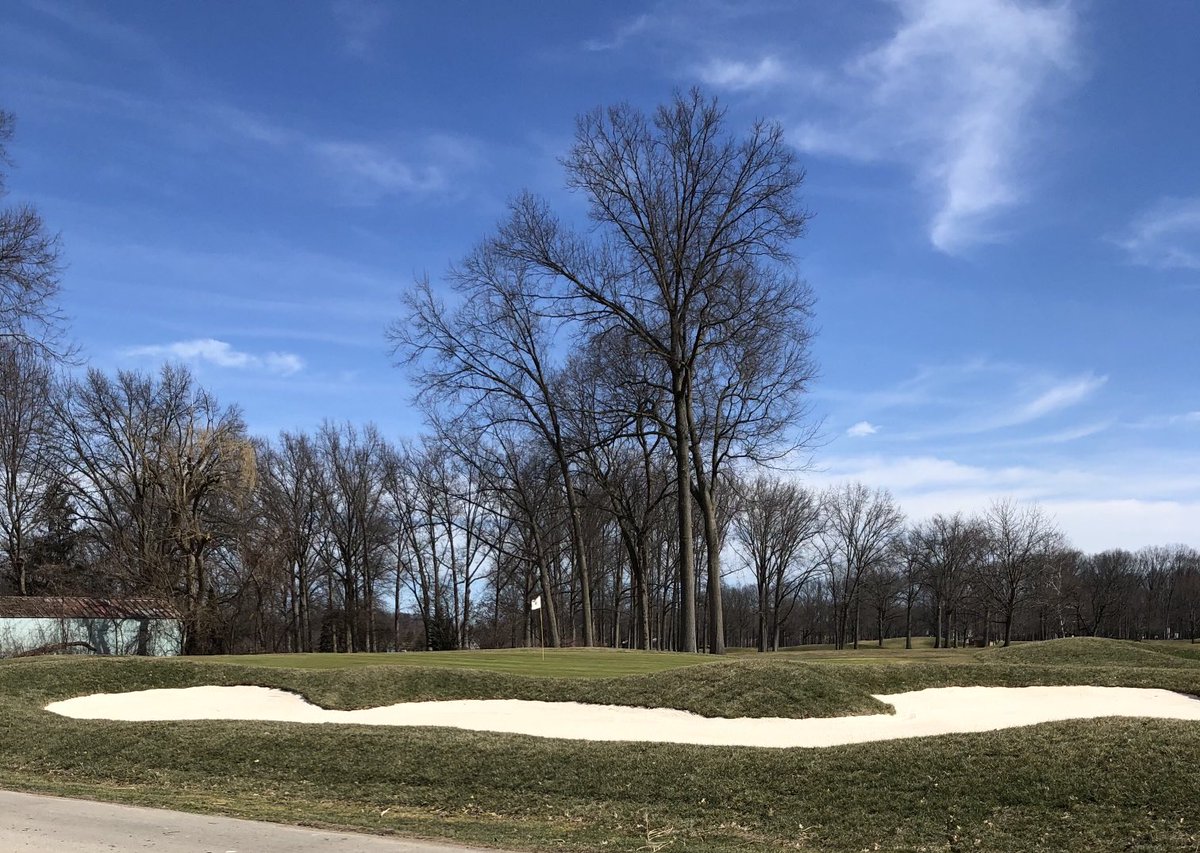 avonoaksturf's tweet photo. Sand in the new bunkers at #1 green https://t.co/olFDiJtUOC