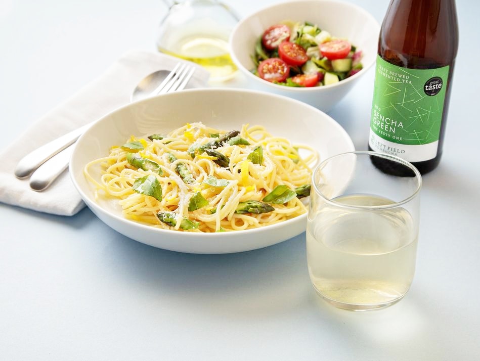 leftfieldbuch's tweet photo. This kind of day... Matching the heck out of lunch 🦉🍽️🥂 #senchatea #leftfieldkombucha https://t.co/jRWeIJ7R4j