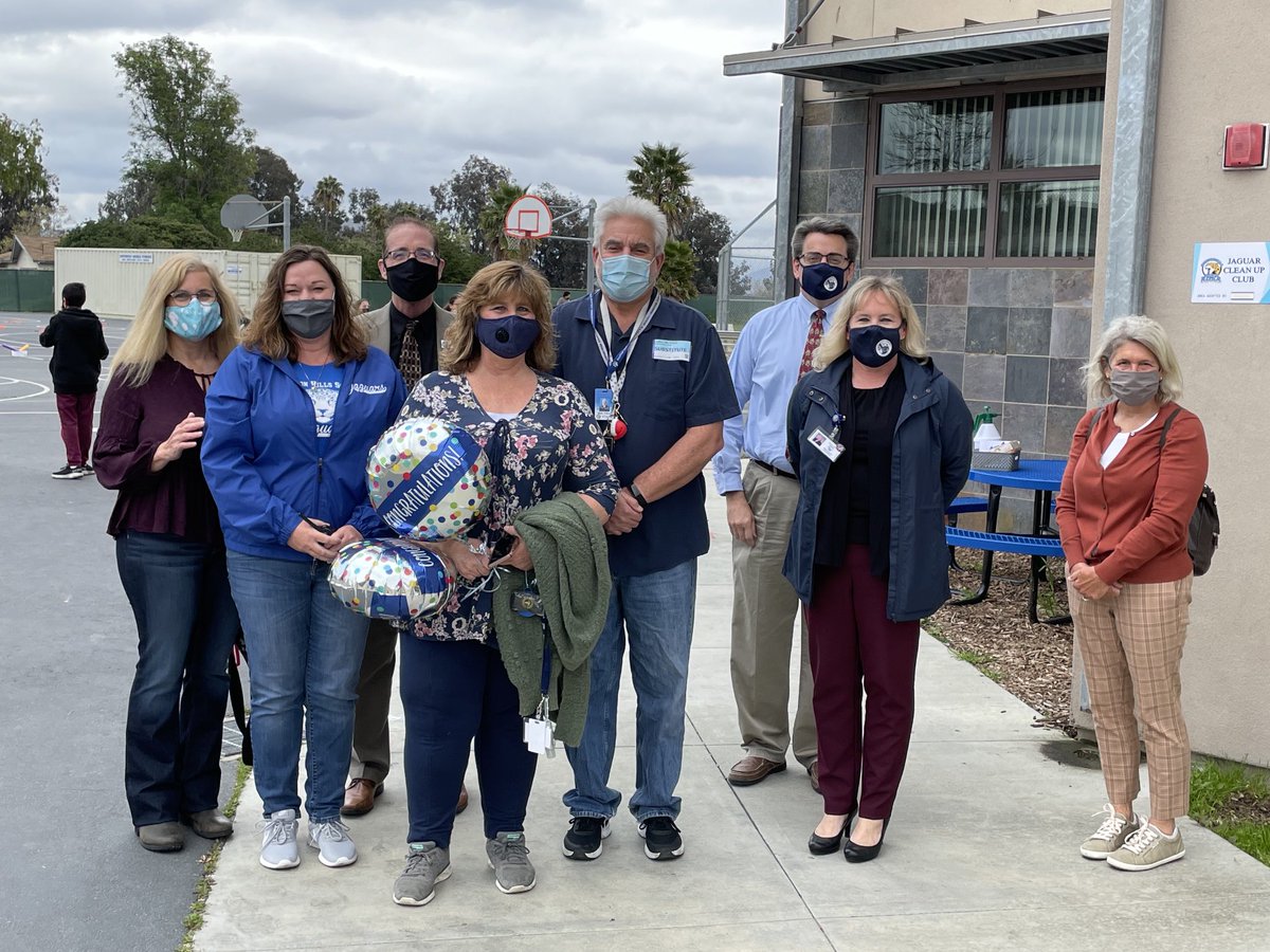 Santee School District Teacher of the Year! Congratulations Teresa Elliott! ⁦We are so proud of you! <a href="/SSDKristin/">Kristin Baranski, Ed.D</a>⁩ ⁦<a href="/SSDCHILLS/">Carlton Hills School</a>⁩ ⁦<a href="/drsmpierce/">Dr. Stephanie Pierce</a>⁩