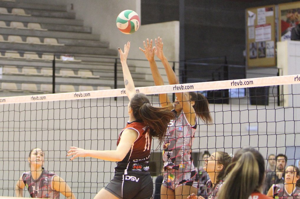 #ZetaNews📰 | Arden los play-offs de la Superliga Iberdrola con partidos igualados

👉 El <a href="/voleykiele/">CV KIELE Socuéllamos</a> se quedó con el triunfo ante el <a href="/CVHaris/">Club Voleibol Haris</a>. Mientras que el <a href="/VoleiSantCugat/">Voleibol Sant Cugat</a> cayó frente al <a href="/CVCIUTADELLA/">CLUB VOLEIBOL CIUTADELLA</a> 

📝:bit.ly/3qQcMBN