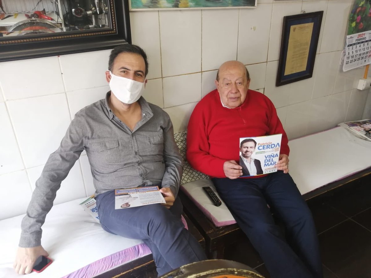 patocerdaciudad's tweet photo. Quien sea de #Recreo y no conozca a don Juan, peluquero con mas de 50 años en el barrio, no conoce su historia. Gracias por el aguante !! 😊💪 #ViñadelMar #vivanlosbarrios #concejal2021 #apuranavaja 😬 https://t.co/gC0DuIT3Rq