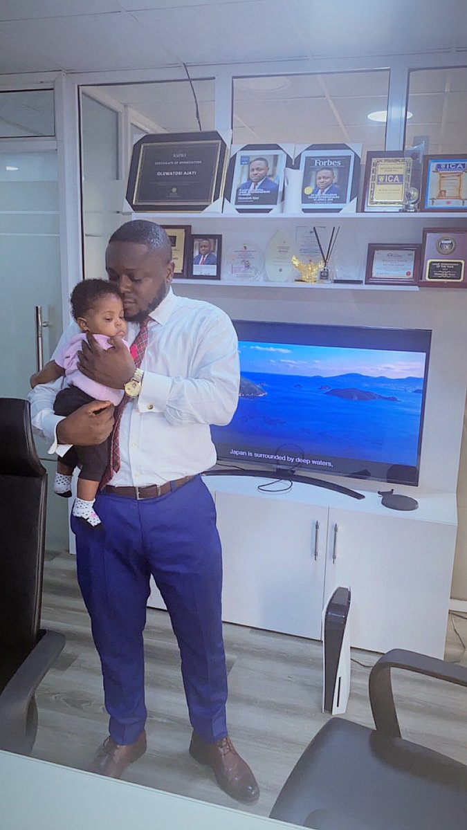 OluwatobiAjayiJ's tweet photo. My darling daughter was in my office for the first time today, and all she wanted to do initially was to sleep 😴 😂, at the end of the day we had a very good time together 🥰😍

#daddysgirl😘 #missnord #missAjayi #daddydaughter https://t.co/PxsnLa44Mw