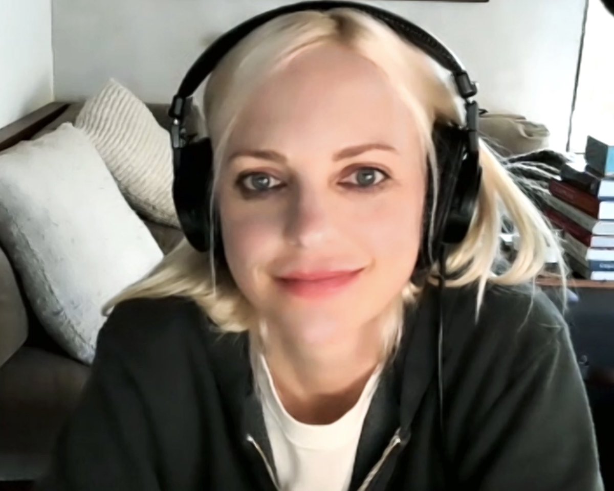 AnnaFaris tweet picture