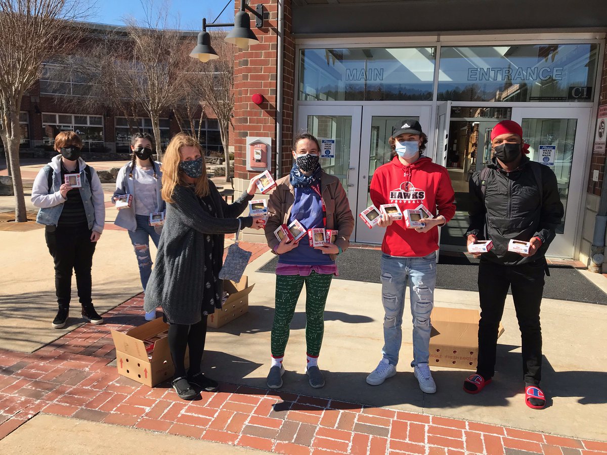 HudsonMath's tweet image. Pi Day! So great to see the excitement at Hudson High. Thank you to Table Talk Pies for donating mini pies to celebrate with. Thank you to Mrs. Beauchamp for coordinating the effort, teachers and students who came to help distribute. @Hudson_Public @HHSHudsonHawks