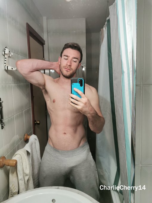 1 pic. #RT para que ninguna de mis putas pase hambre https://t.co/VYD6k7zhFY<a href="/tag/rt"class="tags">#RT</a>