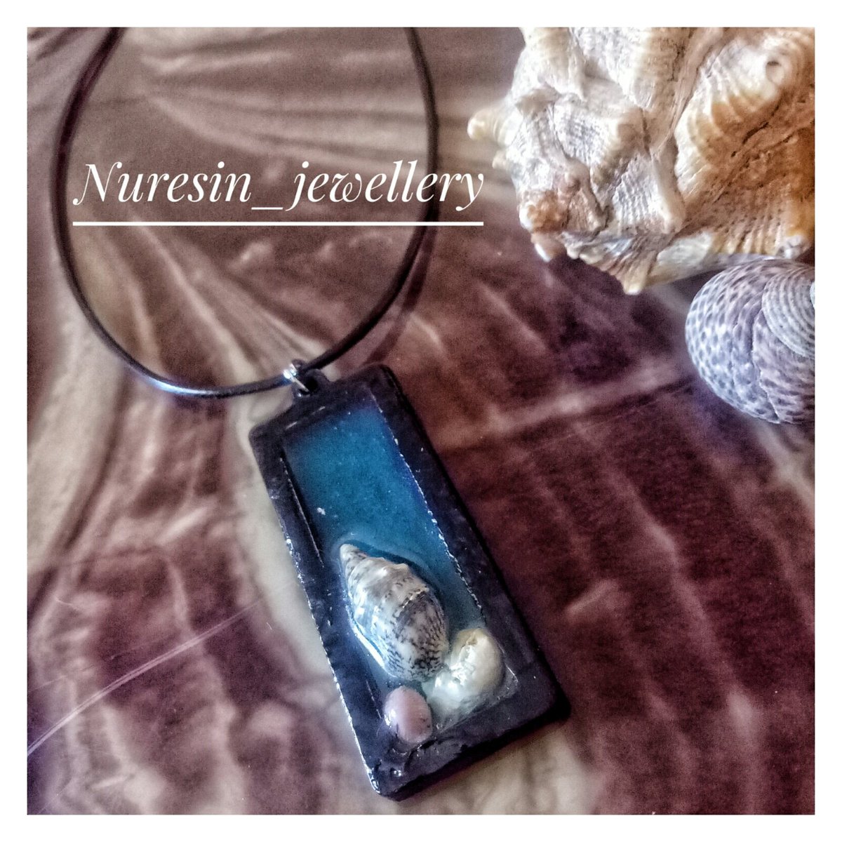 Nuresin_j's tweet photo. Resin Necklace decorated with seashells 🌊🌊
Limited quantity 450Da 💖

#resin#resinart#sea#seashells#necklaces#uniquejewelry#jewelry#jewellery#spicial#nature#styleblogger https://t.co/JQrZ6xaNPs