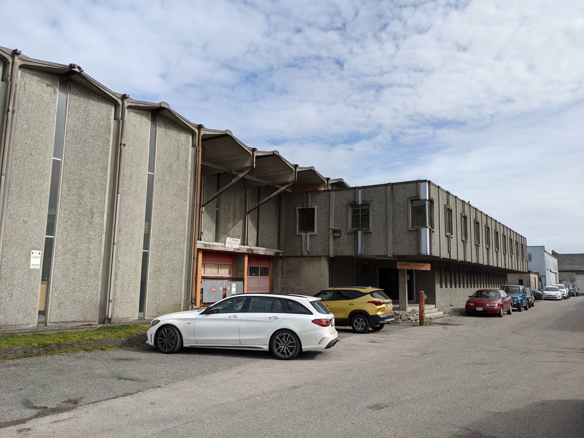 Rayacom's tweet photo. Coming Soon. The Largest Printer in Vancouver! 
It is all because of our valued customers. We are feeling proud as well as humbled.
Here are some glimpses of our upcoming print and packaging facility in Vancouver. 
Stay tuned for more.
#rayacom #bigprinters #commercialprinting https://t.co/ycvF70I1hM