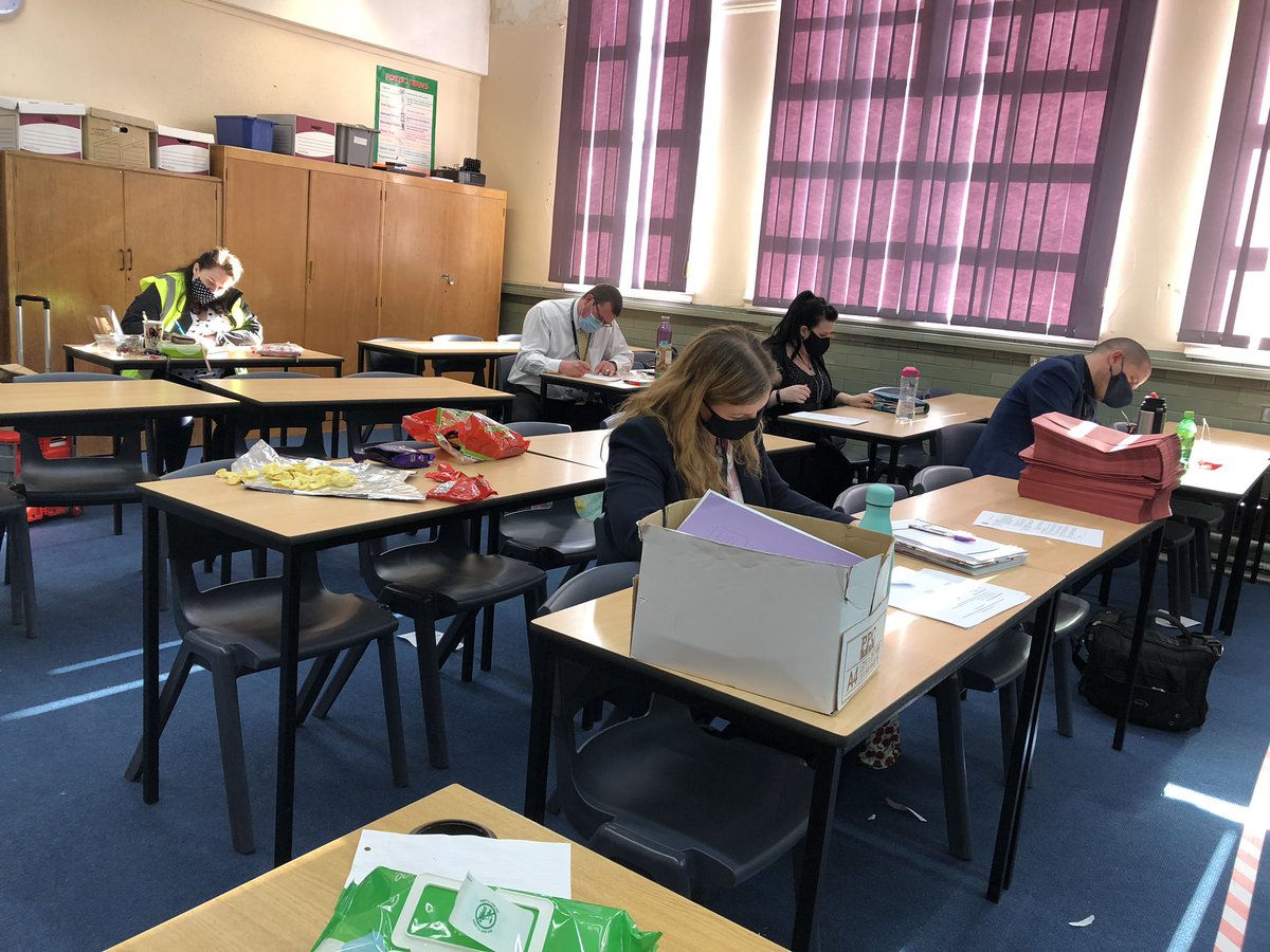 CParkins16's tweet image. Today my department did our unseen poetry task to demonstrate to students just how differently we all read poetry! This will be shown to the students in their 1st unseen poetry lesson! @FunkyPedagogy @Team_English1 #teamenglish #unseenpoetry