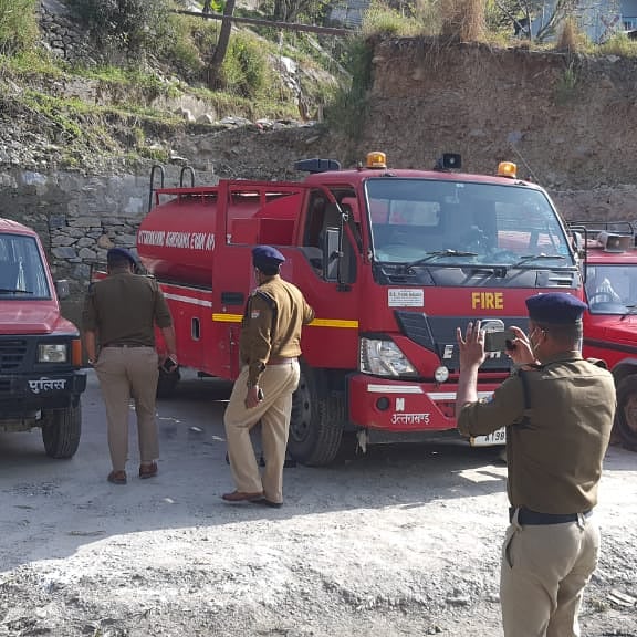 UKFireServices's tweet photo. #inspection #fire_station
#Barkot #Uttarkashi
आज 15.03.2021को मुख्य अग्निशमन अधिकारी देहरादून/उत्तरकाशी द्वारा फायर स्टेशन बड़कोट का अर्द्धवार्षिक निरीक्षण किया गया एवं आगामी समय में फायर सीजन को देखते हुए सतर्क रहने एवं सभी उपकरणों को तैयारी हालत में रखने हेतु निर्देशित किया गया https://t.co/UuoWH9j4x9