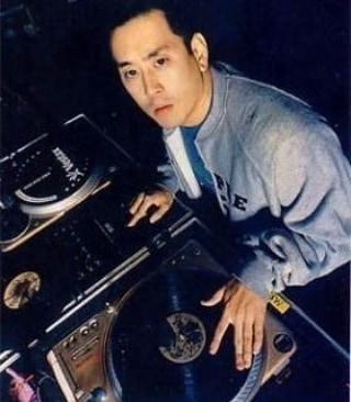 JOE HAHN SUPREMACY

happy birthday joe<3  much love to you 