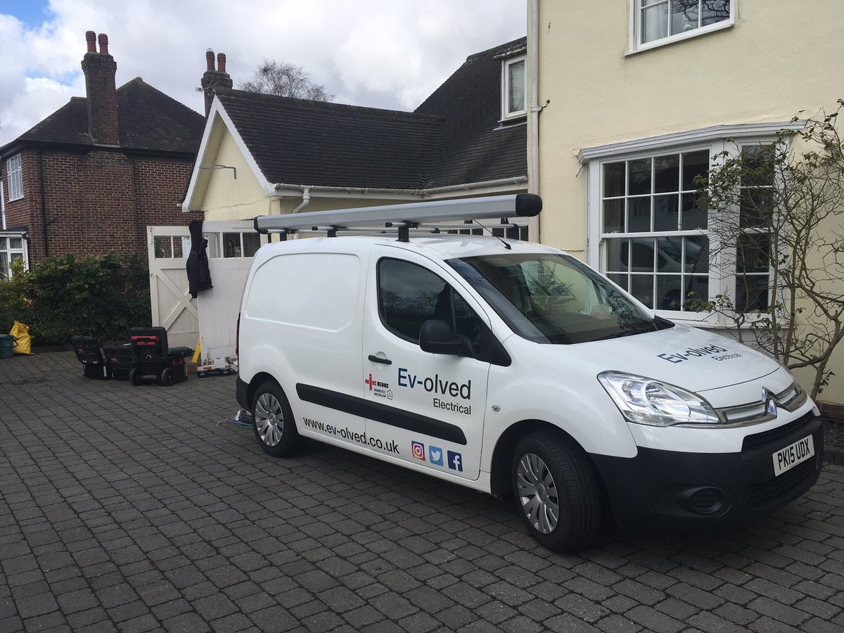 ROBANDTHEMOB's tweet image. A great installation of my new @syncev_uk home charger by Nick of @ev_olved ably assisted by Ian of #AlliedElectricalSystems; a textbook installation completed on time and to specification, remotely supported by Ben &amp;amp; Craig @syncev_uk  👏 #GoodJob #WellDone #ThankYou