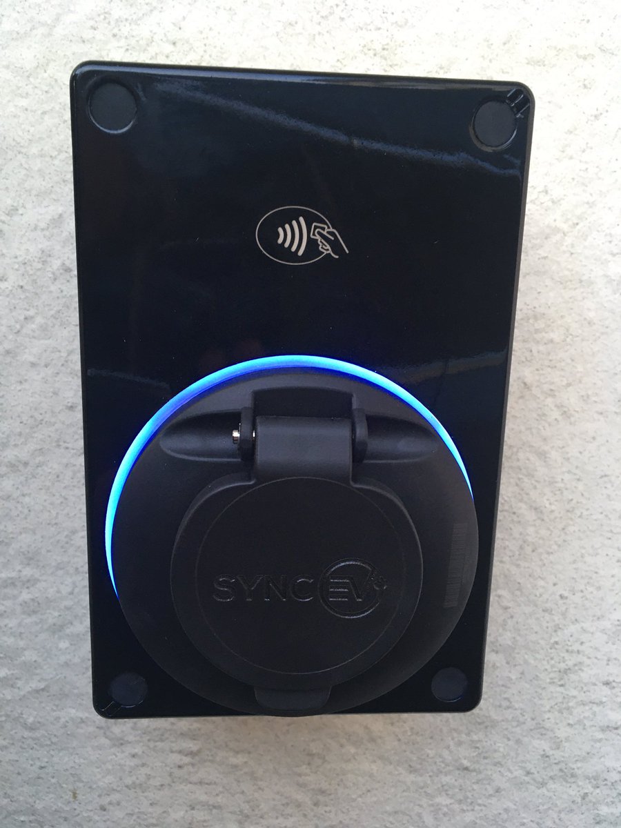 ROBANDTHEMOB's tweet image. A great installation of my new @syncev_uk home charger by Nick of @ev_olved ably assisted by Ian of #AlliedElectricalSystems; a textbook installation completed on time and to specification, remotely supported by Ben &amp;amp; Craig @syncev_uk  👏 #GoodJob #WellDone #ThankYou