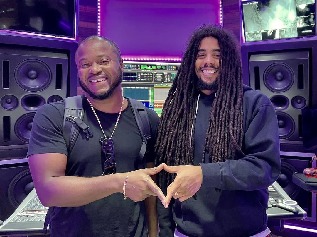 SkipMarley's tweet photo. cookin somethin up wid di legend @izybeats ✍🏾 https://t.co/cpeW9S69dn