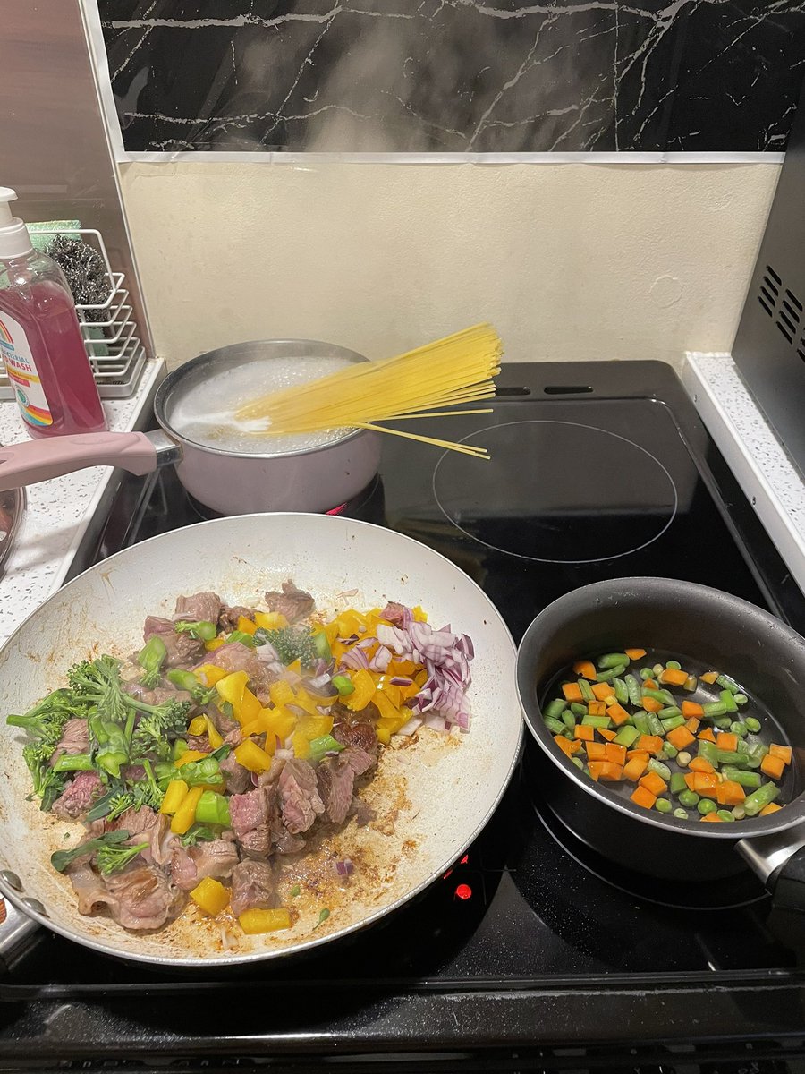 QueenSparkle07's tweet photo. Dinner time guys #lowcaloriediet #weightloss #fitness https://t.co/5Q6dmy4yKr