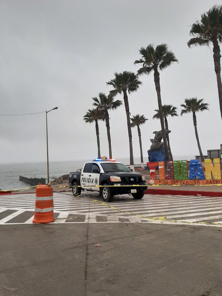 gutierreznati's tweet photo. Las playas ni para caminar abiertas, pero las Pulgas y el Hong Kong ¿qué tal? 🙄 https://t.co/ZiITShAvAT