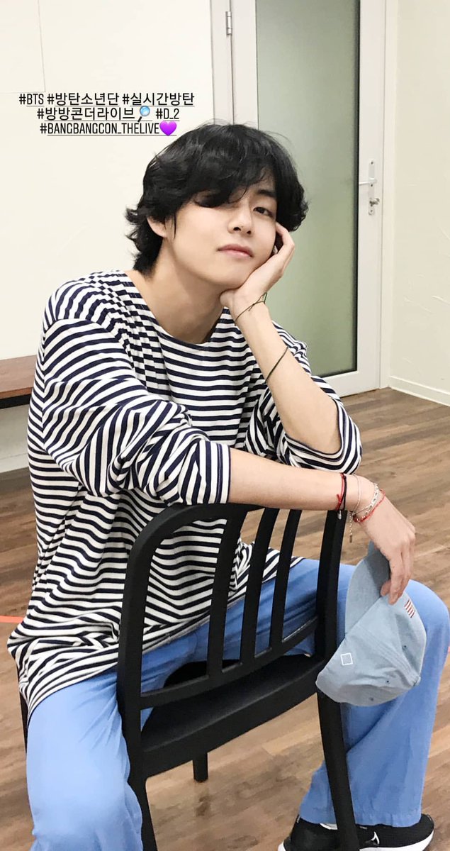kikishoes's tweet photo. #BlackOutBTS
Tae and I enjoy a nice striped top. #taecore 💜💜💜 https://t.co/yqHVTYSZDs