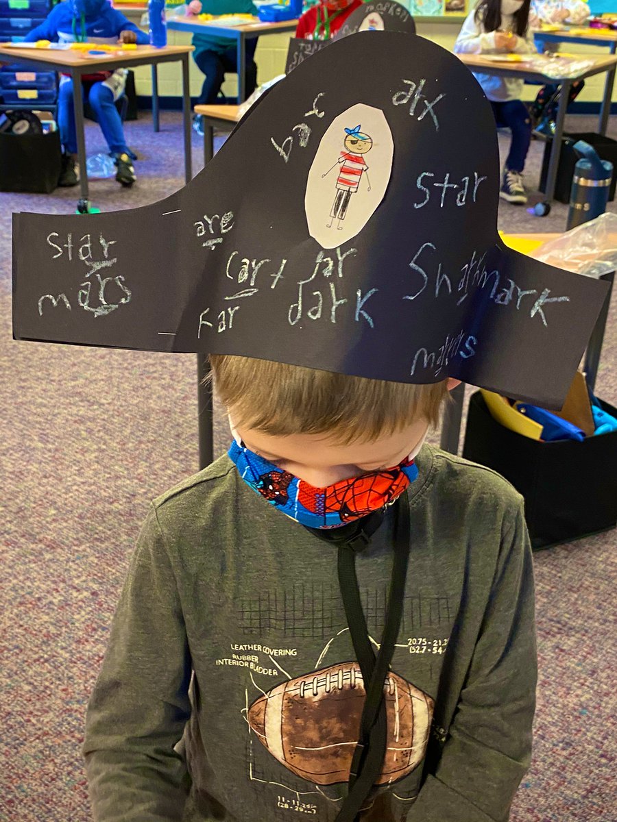ForeveraFirstie's tweet photo. When learning to read and write AR words, one must absolutely do so wearing a pirate hat ☺️ #VOheart #Novipride @NoviVillageOaks https://t.co/rPlRzqvZrm
