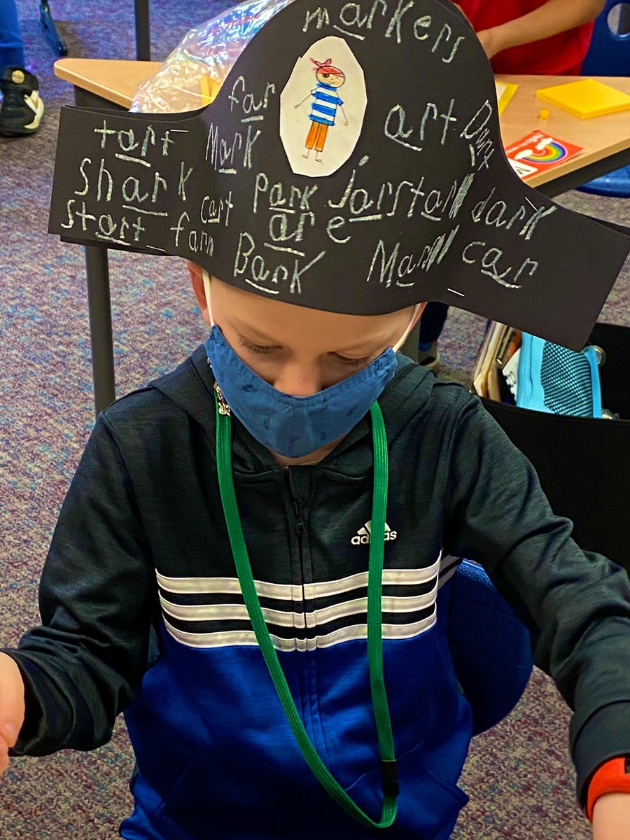 ForeveraFirstie's tweet photo. When learning to read and write AR words, one must absolutely do so wearing a pirate hat ☺️ #VOheart #Novipride @NoviVillageOaks https://t.co/rPlRzqvZrm