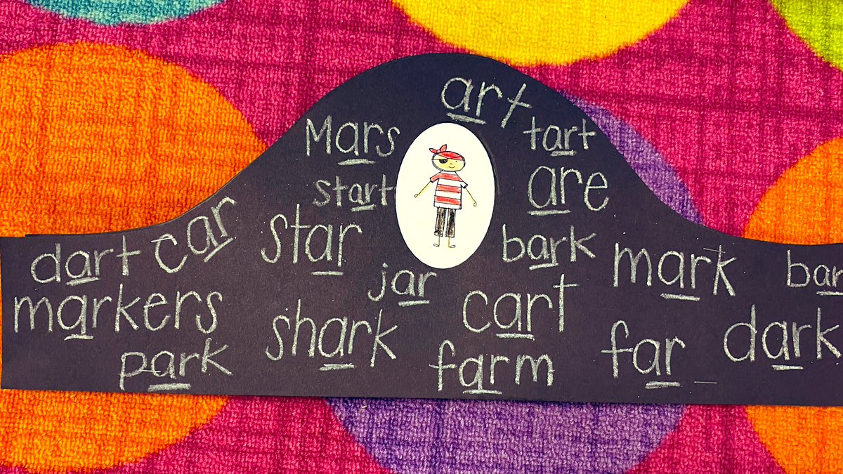 ForeveraFirstie's tweet photo. When learning to read and write AR words, one must absolutely do so wearing a pirate hat ☺️ #VOheart #Novipride @NoviVillageOaks https://t.co/rPlRzqvZrm