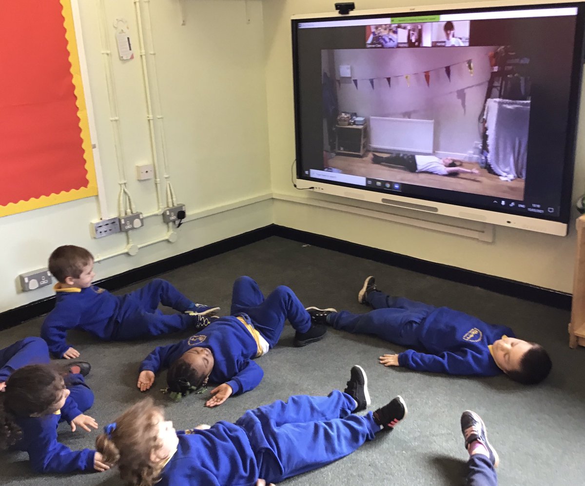 EvertonNursery's tweet photo. We created movements to imitate Superheroes during today’s #BrainChangerArtsProject session! 
@TheBrainCharity @TravelledC @BBCCiN 
#PhysiotherapyThroughDance #ExpressiveArts #MusicAndMovement #EYFS https://t.co/oDeFdjtPem