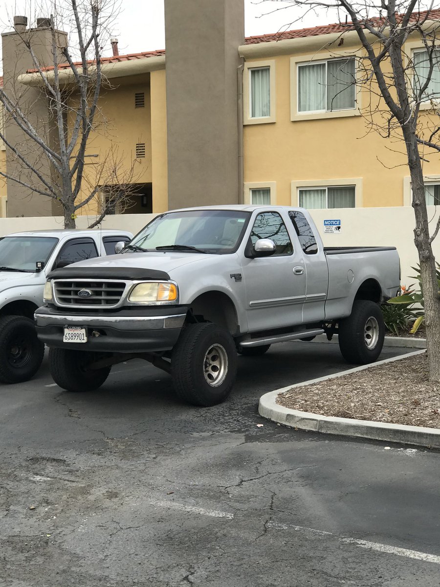 nico_modugno's tweet photo. Missing my old truck so I bought it’s much better looking twin, let’s see how long this lasts https://t.co/yVUsT9FAdp