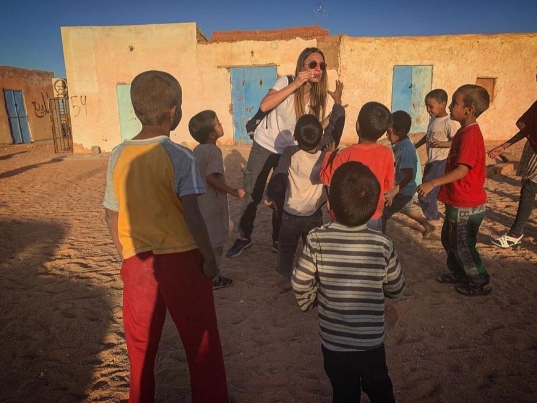 Il deserto ti disarma perché ti fa capire chi potresti essere quando l'unico strumento a disposizione sono le tue mani. #Solidarity #HumanRights #WesternSahara #saharawi #refugeescamp
>>instagram.com/p/CMctbFmMIO8/…