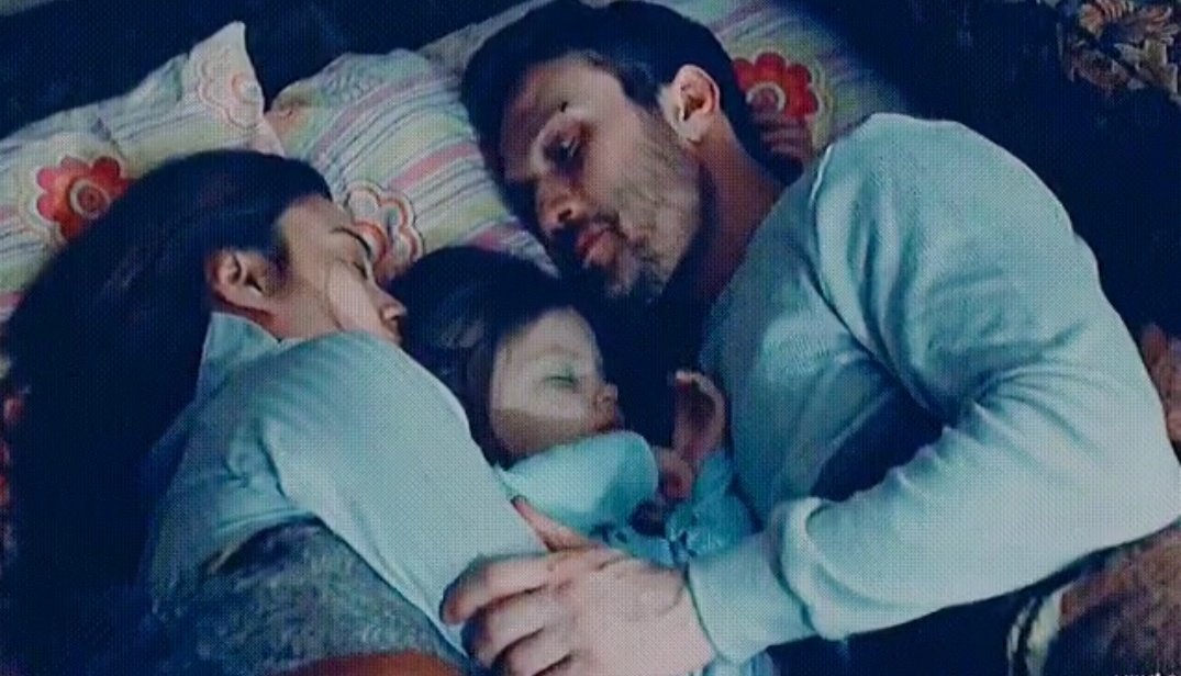 Efsunun eli yamaçın ensesinde
Bayılıcam şimdi nasıl kesersiniz ilk sahneleri ya #EfYam