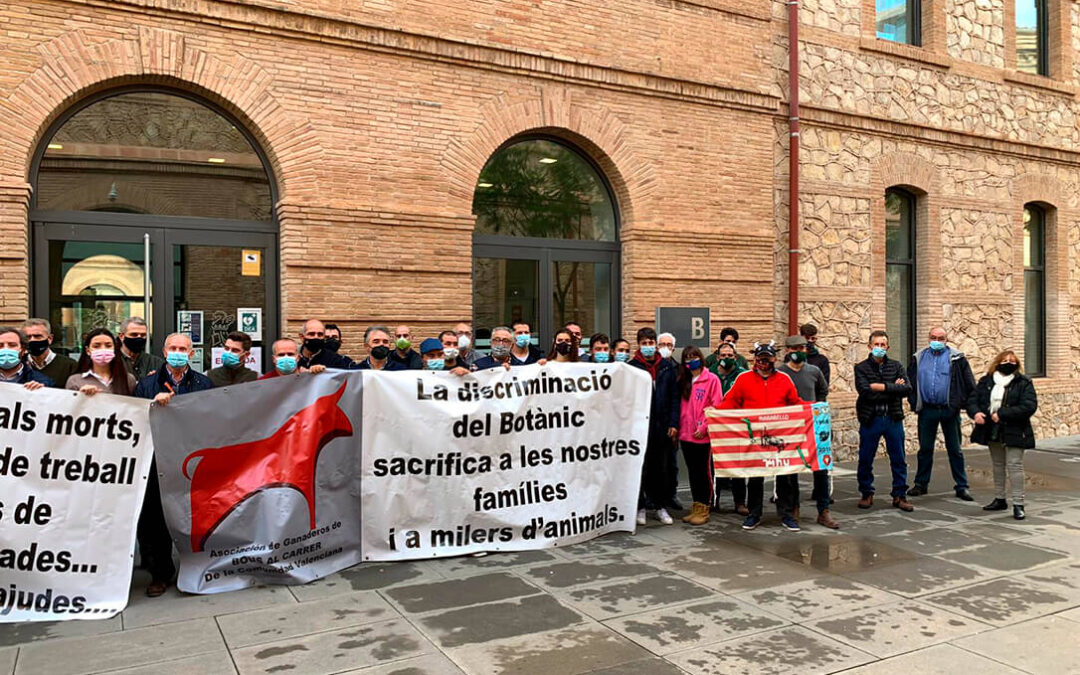 Organitzacions agràries @UnioLlauradors i <a href="/ava_asaja/">Associació Valenciana d'Agricultors</a> i <a href="/ABousalcarrer/">A. G. BOUSALCARRER. C. V</a> es desmarquen querella presentada per una associació contra <a href="/MireiaMolla/">Mireia Mollà</a> @GVAagroambient en les ajudes concedides per la Covid-19. No té cap sentit i agraixen que prompte isquen ajudes 

cutt.ly/YzC9kOe