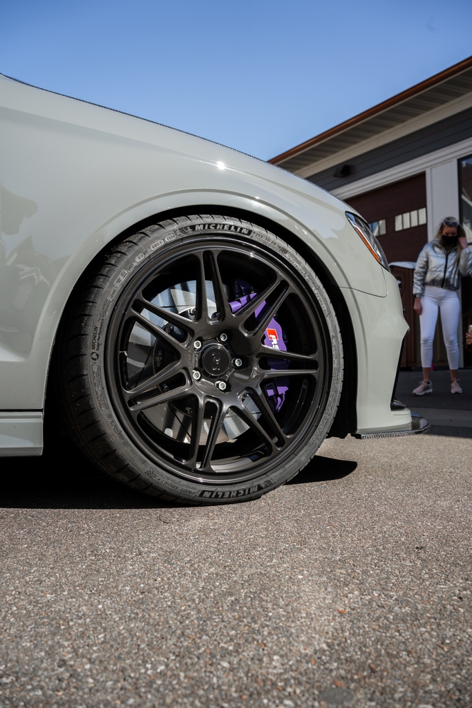 neuspeedaps's tweet image. RS all the things! @nardodaza rocking our brand new fully forged RSf72. Nice touch with those ultraviolet calipers too 😍 #neuspeed #neuspeednation #neuspeedwheels #rsf72 #audi #audirs3 #audisport