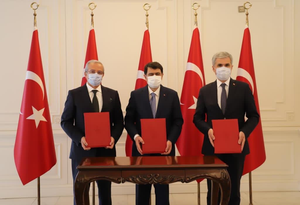 SİNCAN’DA FEN LİSESİ AÇILIYOR 
Rönesans Eğt.Vakfı tarafından yaptırılacak 24 derslikli Fen Lisesi, Spor Salonu ve 200 Yataklı Pansiyona ilişkin bağış protokolü, Valimiz Sn. <a href="/vasipsahin/">Vasip Şahin</a>, Müdürümüz Sn. <a href="/turanakpinar/">Turan AKPINAR</a> ve Vakıf adına Ferit Seyfi Yağmuroğlu'nun katılımlarıyla imzalandı