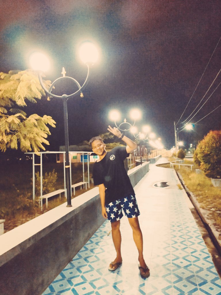 andreaswsp27's tweet photo. Tetap tersenyum walau pikiran baru ruwettt :) https://t.co/V1GCTn9634