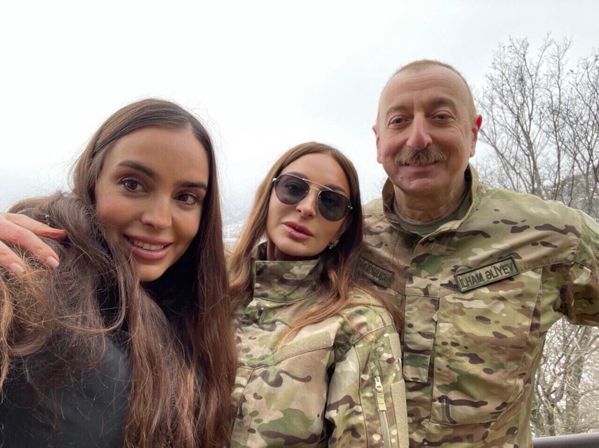 Mehriban Aliyeva (@1vicepresident) on Twitter photo Əziz bacılar və qardaşlar!
Birazdan işğaldan azad olunmuş ərazilərdən növbəti videogörüntüləri sizin diqqətinizə təqdim edəcəyəm. 
Dərin hörmət və sevgilərlə,
Sizin MEHRİBAN
bit.ly/3vpc2a6
#QarabağAzərbaycandır
#KarabakhisAzerbaijan Əziz bacılar və qardaşlar!
Birazdan işğaldan azad olunmuş ərazilərdən növbəti videogörüntüləri sizin diqqətinizə təqdim edəcəyəm. 
Dərin hörmət və sevgilərlə,
Sizin MEHRİBAN
bit.ly/3vpc2a6
#QarabağAzərbaycandır
#KarabakhisAzerbaijan