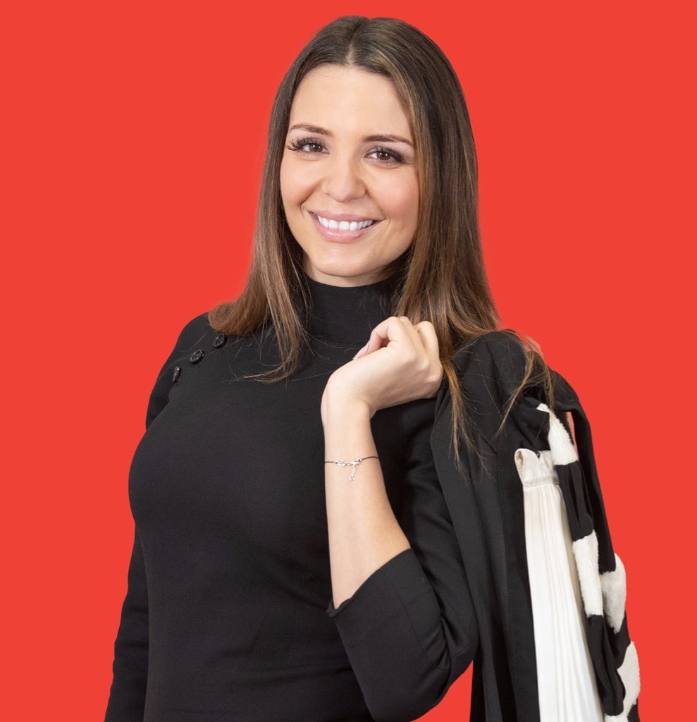 MarleneSchiappa's tweet image. 🔵 Karine Lacombe est chercheuse et infectiologue.
🔵 Kahina Bahloul est la première imam en France.
🔵 Chabrielle Tchicaya Nzinga est aide-soignante.
🔵 Laure-Alice Bouvier est avocate. 

👉 Elles sont nos #109Mariannes. 
interieur.gouv.fr/Actualites/L-a…