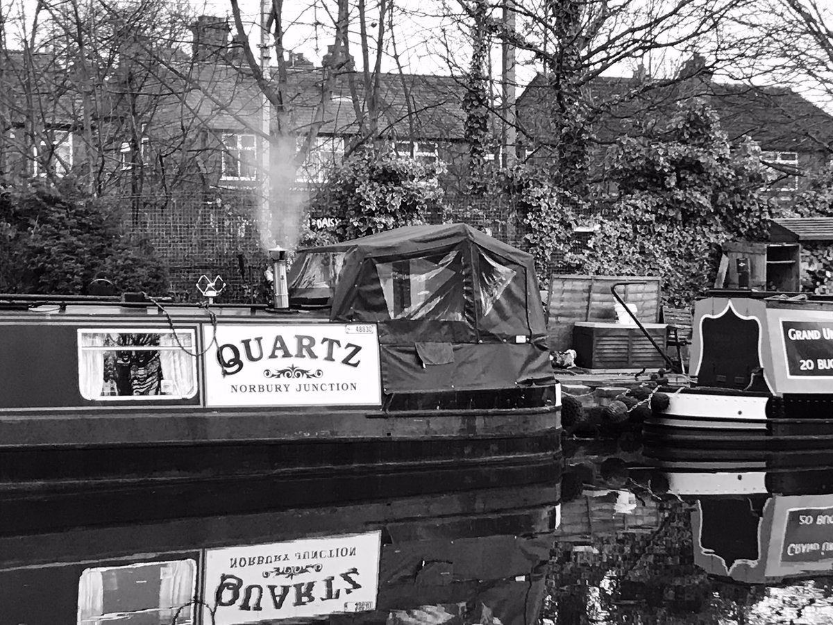 Jamie_Woodward_'s tweet photo. What’s the collective noun for barges? #LockdownStroll https://t.co/UwPIBhPMRo