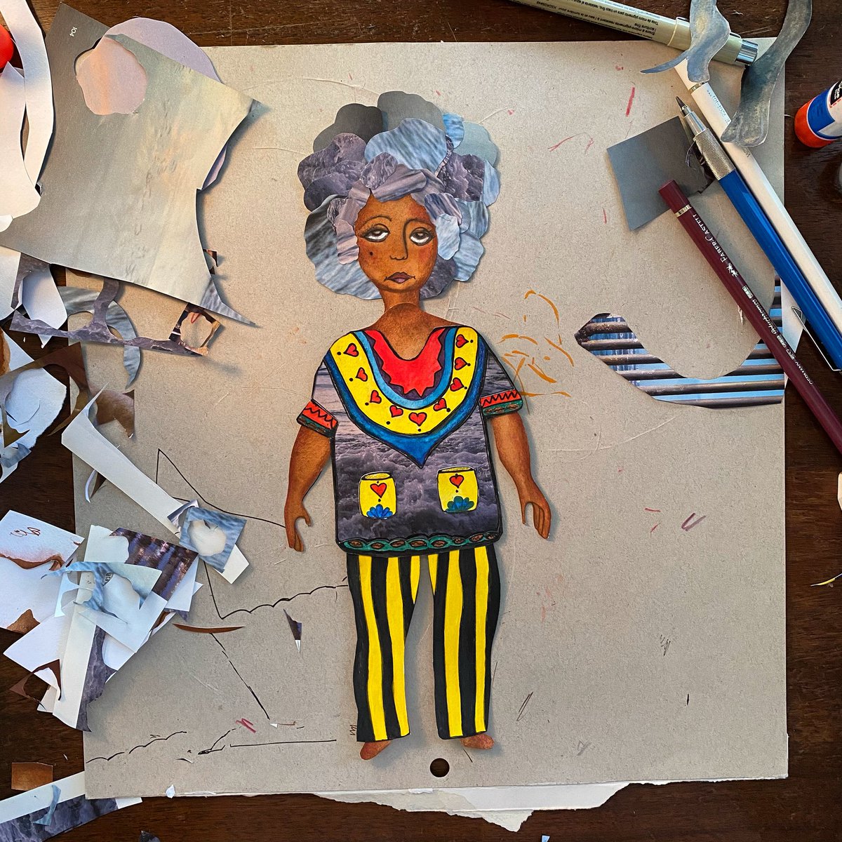 DigitoonC's tweet image. Oceanic afro and dashiki...dreamy. I think she’s going to a cosmic poetry reading. Afropunk Black college vibes.

#dashiki #dashikishirt #paperdollshandmade #blue #papercrafts #paperdollart #upcycle #upcycledart #paperdolls #ocean #dolls #afropunk