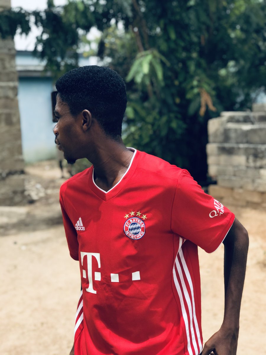 Lewan_____'s tweet photo. 🌵🍂  Best team in the 🌎world....👕 : @SneakGad 🤝 #MiaSanMia 😌 https://t.co/rkkkUmzSX0