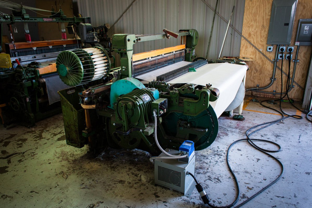 HustonTextile's tweet photo. Meet our #DraperX3. 👋 This mean, green #weavingmachine was the very first vintage #loom we acquired and restored. ⚙️These days it can be found weaving #natural, #locallyfarmed 🌱and spun yarns 🧶 into #selvagefabrics like #denim, #chambray, and #canvas. https://t.co/wFzENOCshW