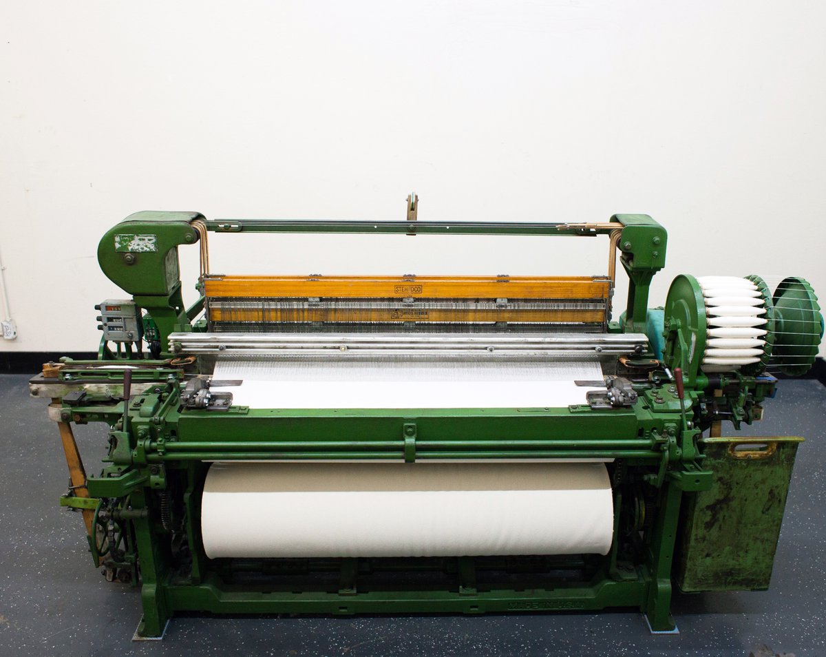 HustonTextile's tweet photo. Meet our #DraperX3. 👋 This mean, green #weavingmachine was the very first vintage #loom we acquired and restored. ⚙️These days it can be found weaving #natural, #locallyfarmed 🌱and spun yarns 🧶 into #selvagefabrics like #denim, #chambray, and #canvas. https://t.co/wFzENOCshW