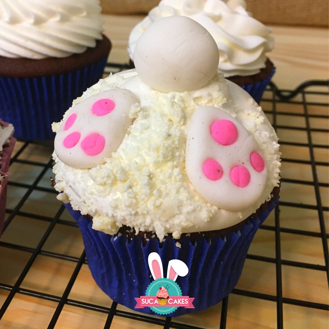 sucacakes's tweet photo. O coelhinho da #Páscoa passou por aqui com novidades esse ano... 👀🐇 O kit de Páscoa é a opção ideal pra deixar o feriado em casa mais doce! 🧁🧡
Consulte o cardápio e valores pelo Whatsapp (link na bio!). 📲

#pascoa #pascoa2021 #cupcake #cupcakes #salvador #bahia #sucacakes https://t.co/h56eRueLwj