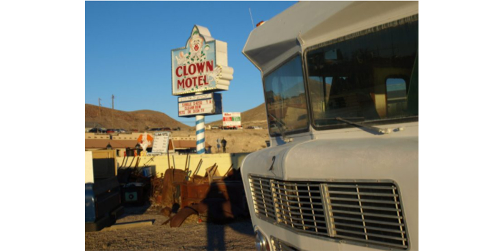 NVTourism's tweet photo. Those little gems you find in Nevada! For instance, as @FelisaRogers23 writes about in her story "Plan for a Killer Nevada Road Trip," the Clown Motel in Tonopah. Bonus add-on? "You have free access to the attached cemetery." https://t.co/Ll614fNBE9

#NVTourism @FactoryTwoFour https://t.co/QeaywvMQAs