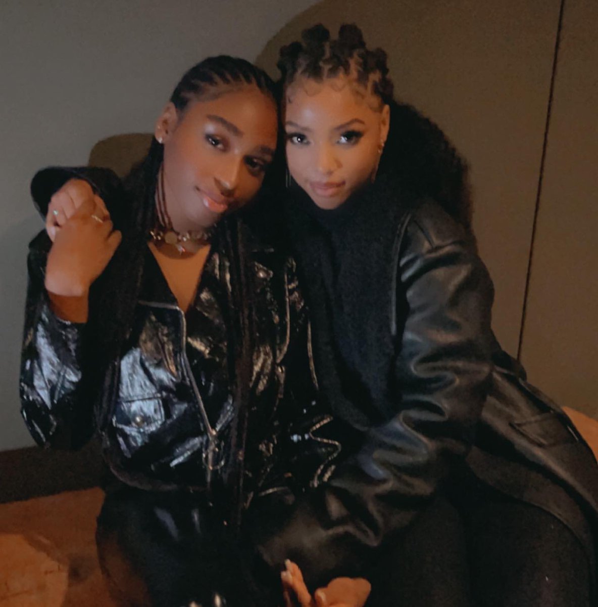 PopCrave's tweet photo. .@Normani and @ChloeBailey look gorgeous in newly shared photos together. https://t.co/yLmLBKI3xd