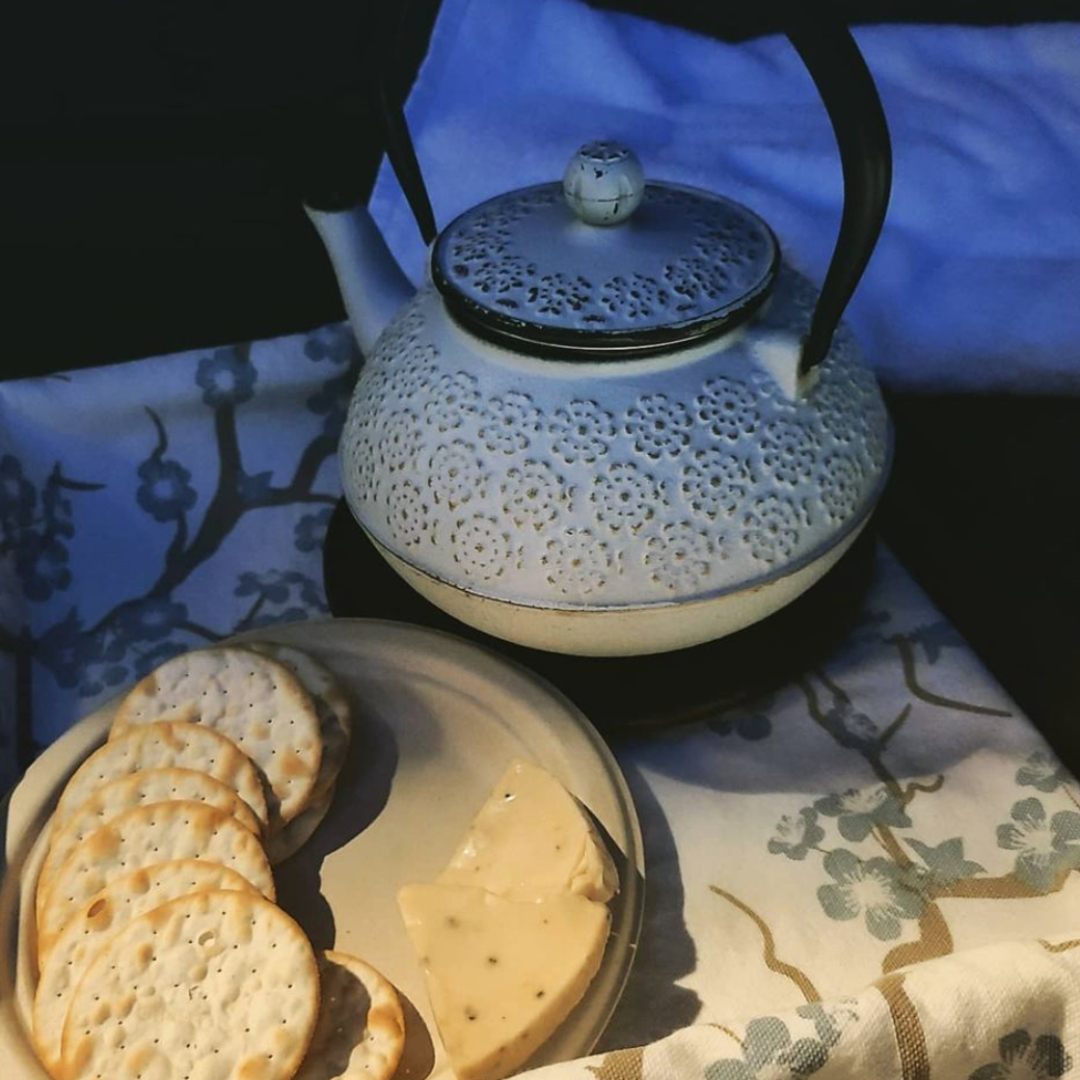 Did someone say tea time? Ask about our tubside tea service with crackers and cheese 😋 Your body will thank you for soaking, and your taste buds will thank you too!

📷: @hanaw_kay

#tea #signatureblend #ashevillenc #blueridgemountains #spa